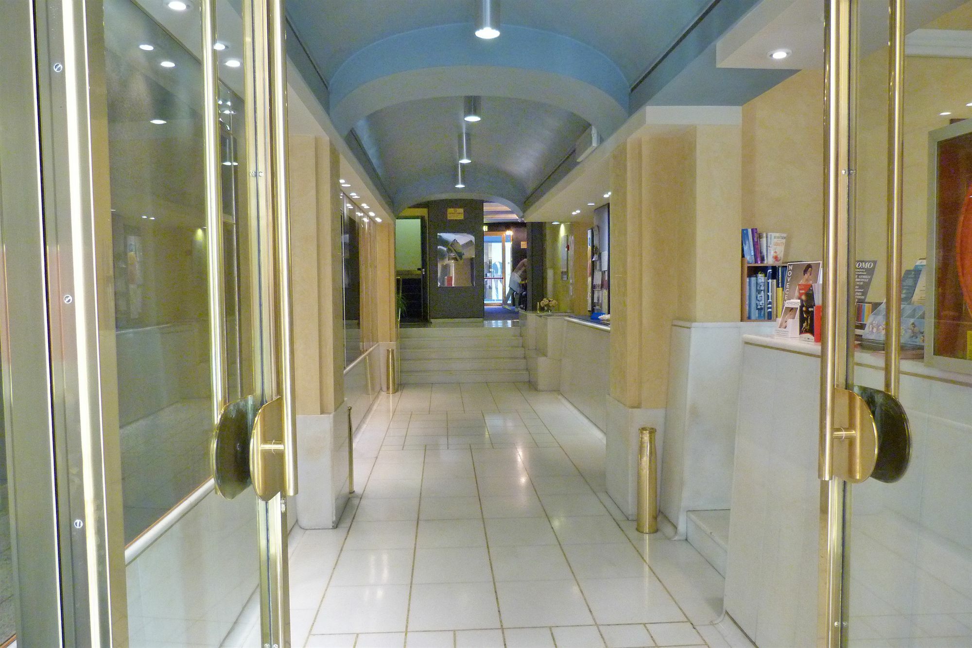Byron Hotel