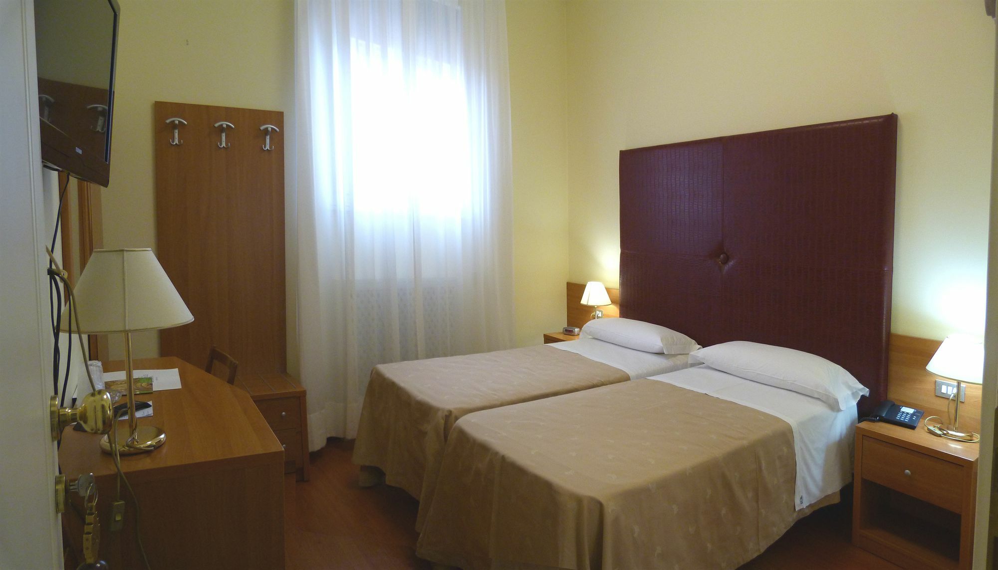 Byron Hotel